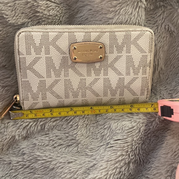 White Michael Kors Wallet - Picture 3 of 3